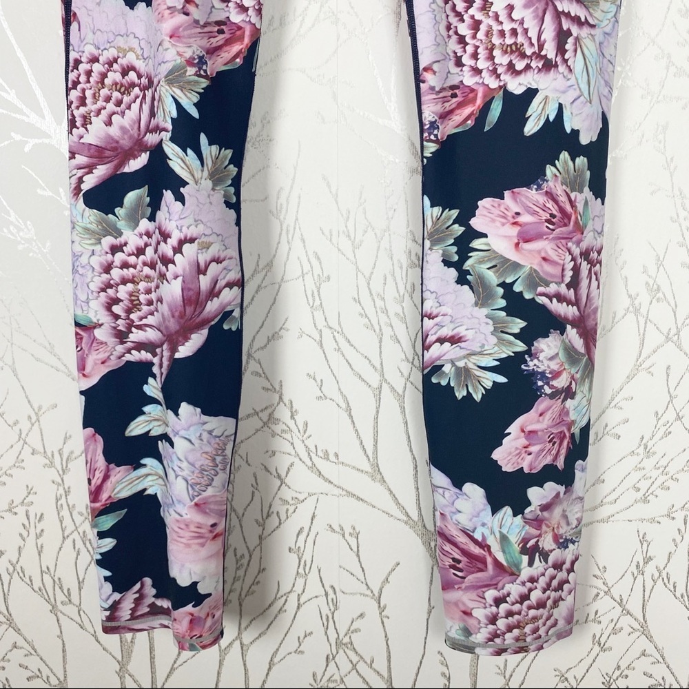 ATHLETA Run Free Garden Party 7/8 Leggings Pants Running Yoga Size:  MT - Picture 4 of 15